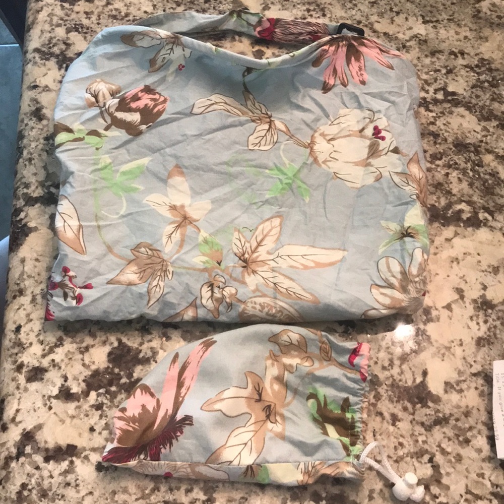 Blue Floral adjustable nursing cover - Picture 1 of 4
